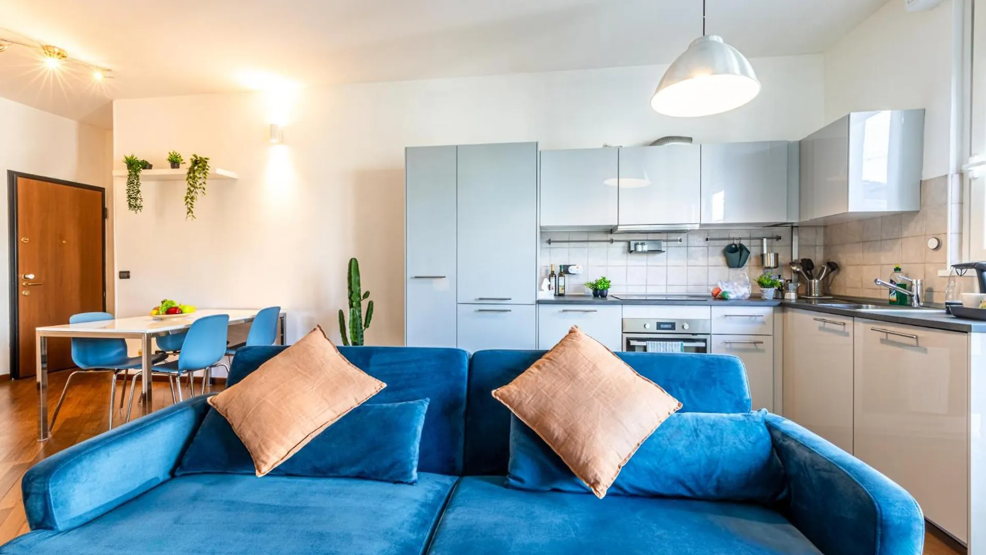 Apartment Porta Nuova Elegance & Comfort Near Corso Como Milan